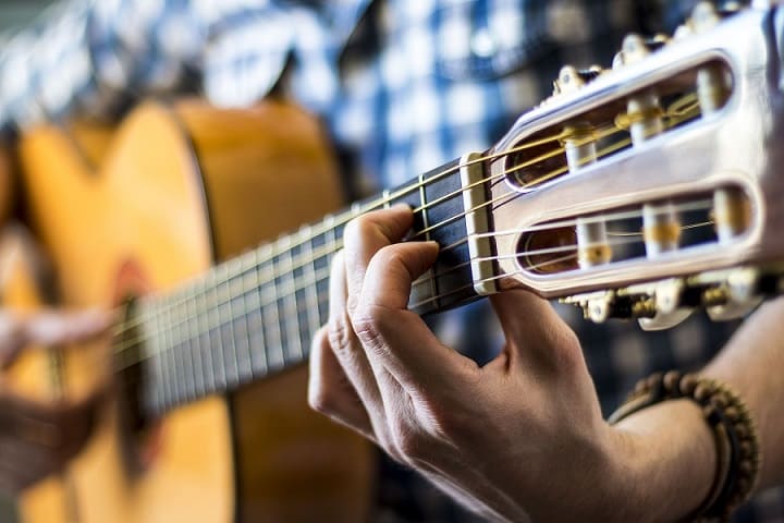 La guitare en ligne cours de guitare pour débutants Alexandre