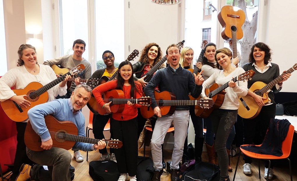 La Guitare avec Alexandre - Cours de guitare en groupe