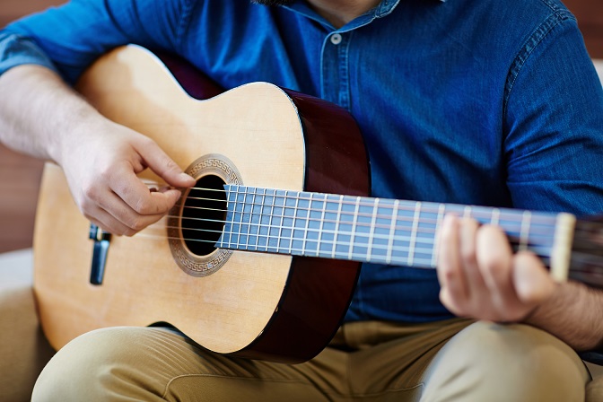 Jouez les plus belles mélodies de guitare classique sans  solfège